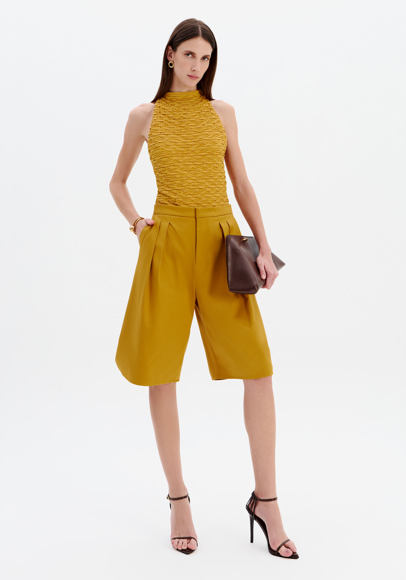 Bermuda Barrel Alongada Com Pregas - Amarelo