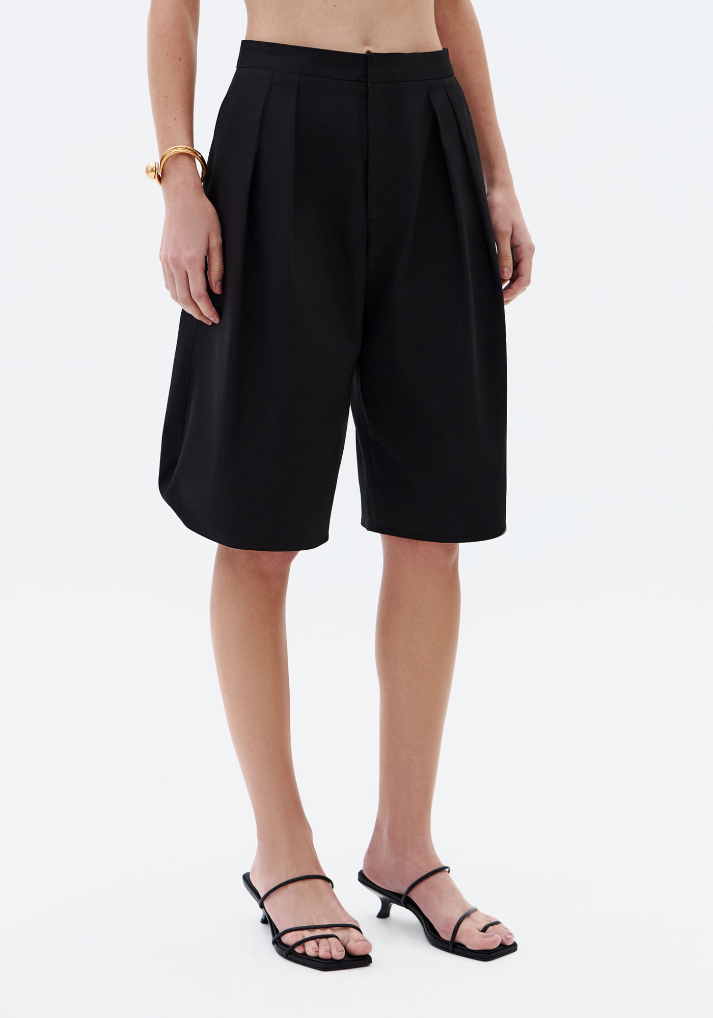 Bermuda Barrel Alongada Com Pregas - Preto