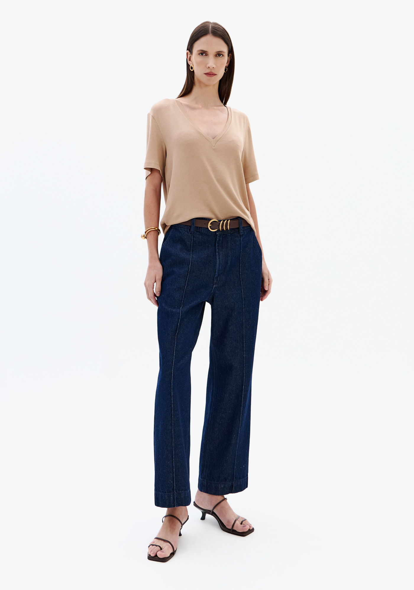 T-Shirt Regular Decote V - Bege