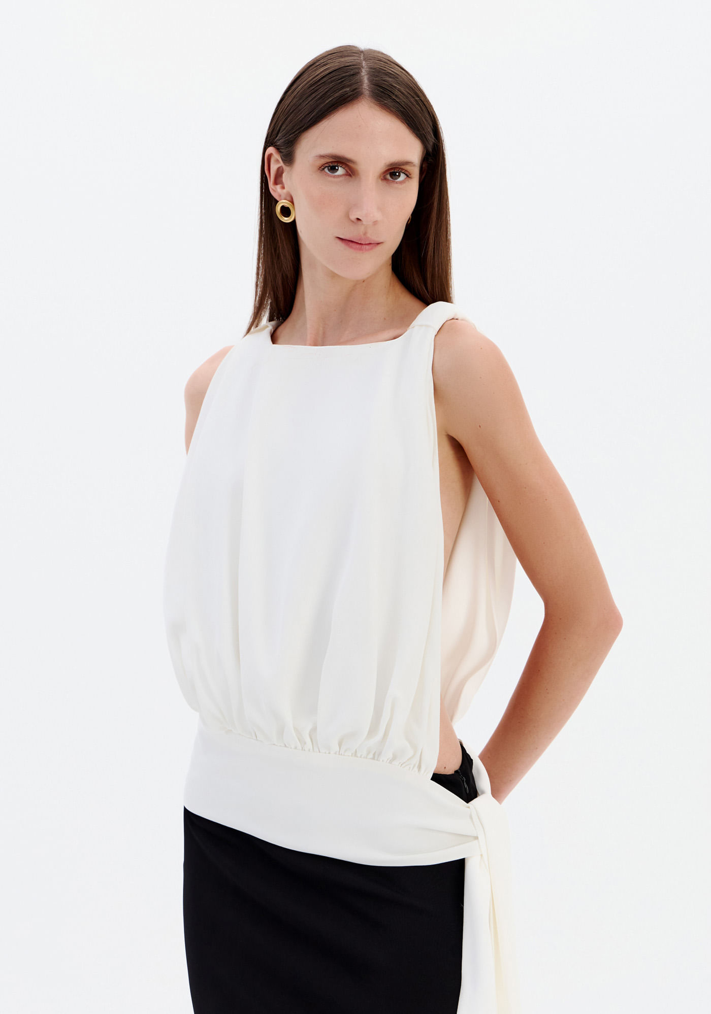 Blusa Sem Manga Com Amarração De Crepe